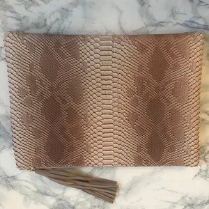 Textured snake oversized Mauve  clutch. Amazing quality. Perfect condition